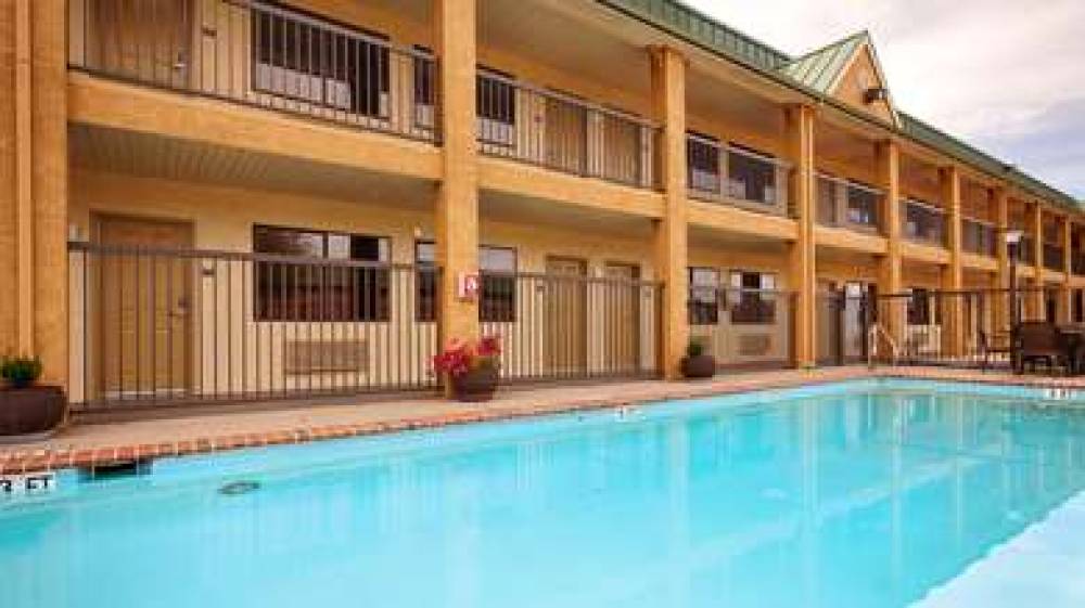 Best Western Cedar Inn 2