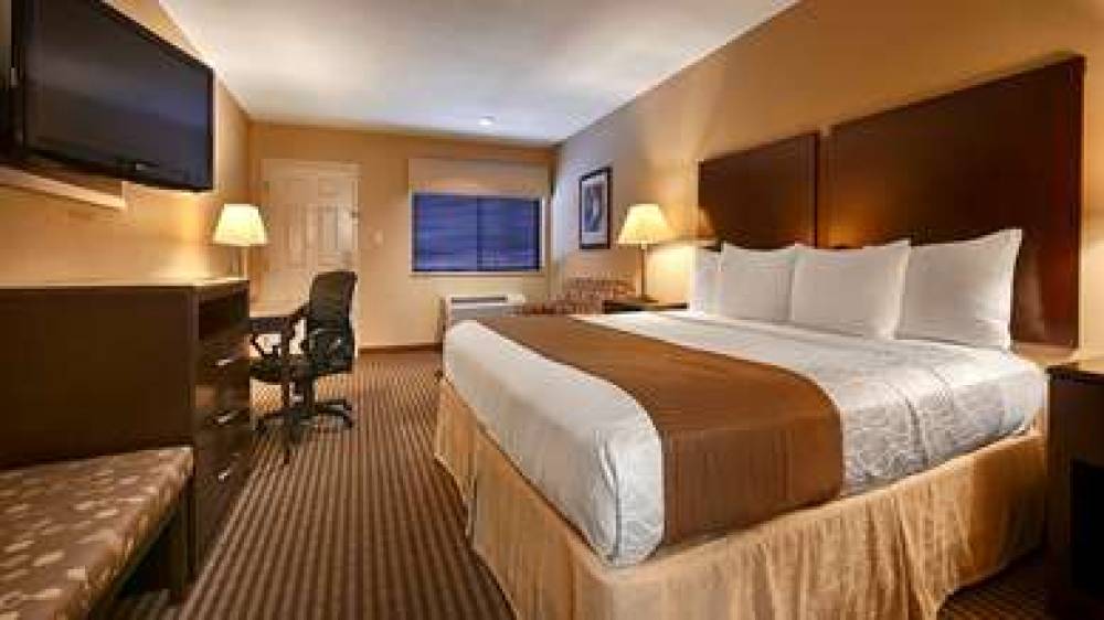 Best Western Cedar Inn 3