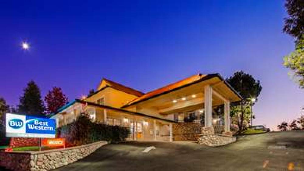 Best Western Cedar Inn & Suites 1