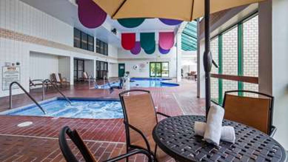 Best Western East Towne Suites 10