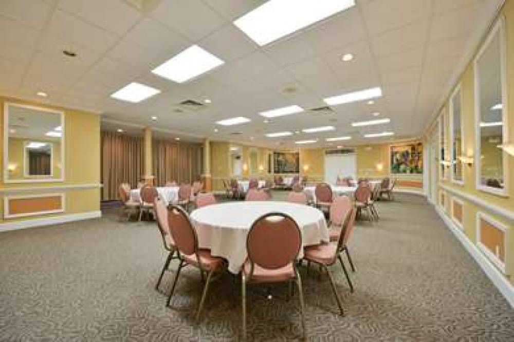 Best Western Green Bay Inn Conference Center 10