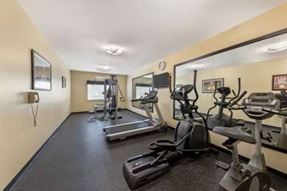 Best Western Greentree Inn & Suites 8