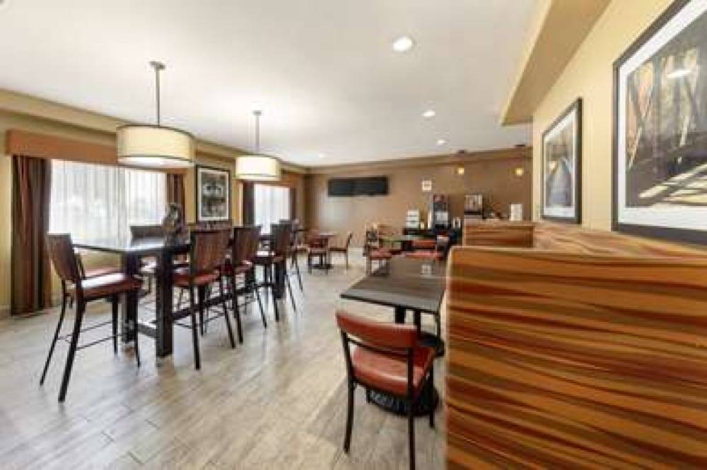 Best Western Greentree Inn & Suites 6