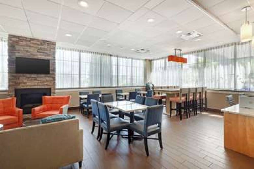 Best Western Hartford Hotel & Suites 7