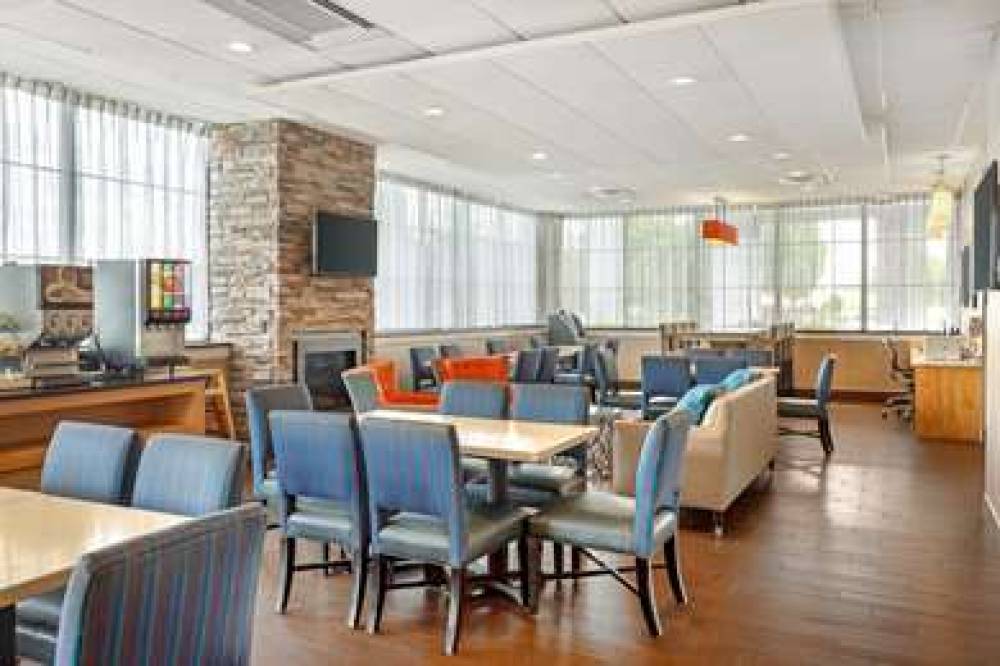 Best Western Hartford Hotel & Suites 8