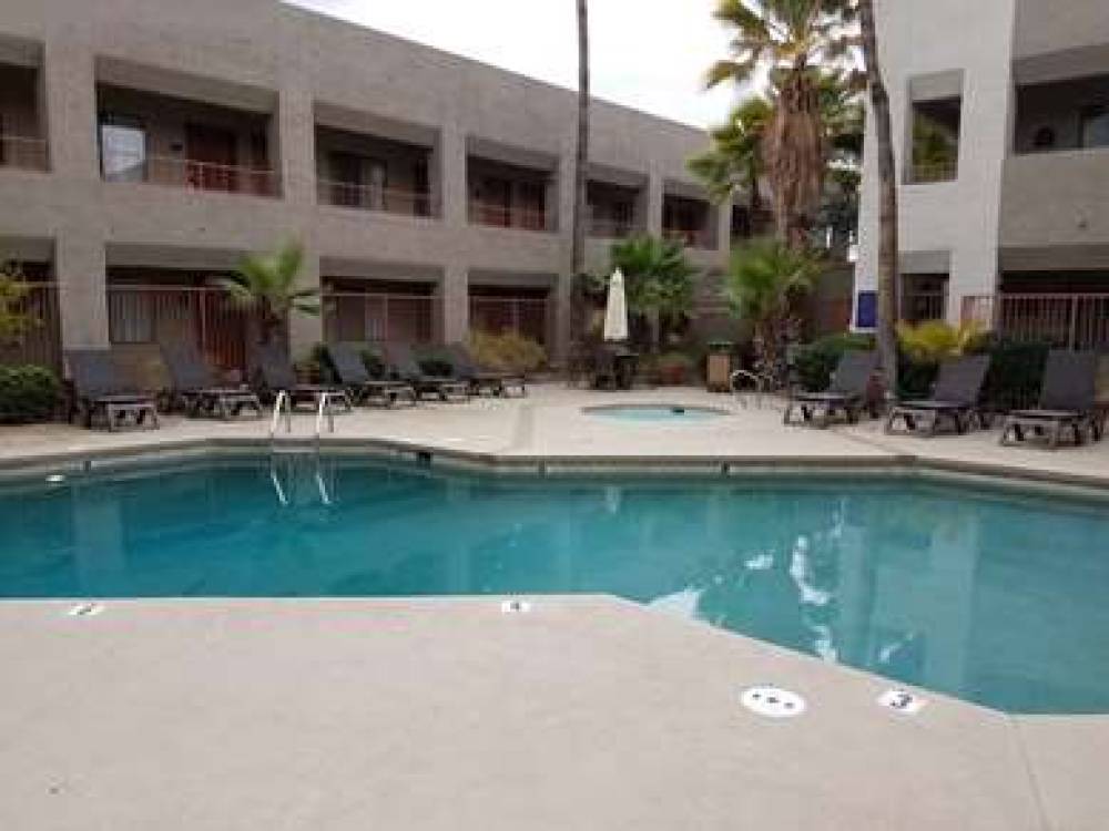 Best Western InnSuites Tucson Foothills Hotel & Suites 8