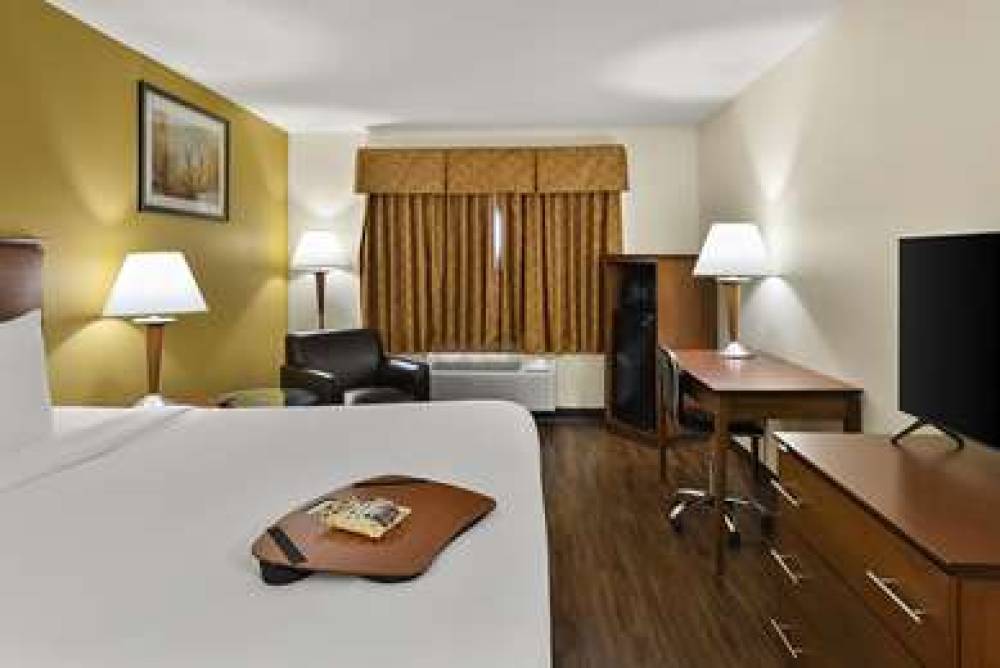 Best Western Lakewood Inn 9