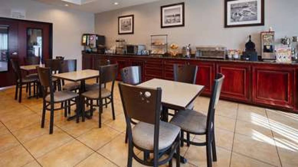 Best Western Lockhart Hotel & Suites 8