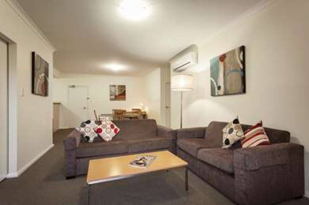 Best Western Northbridge Apartments 9