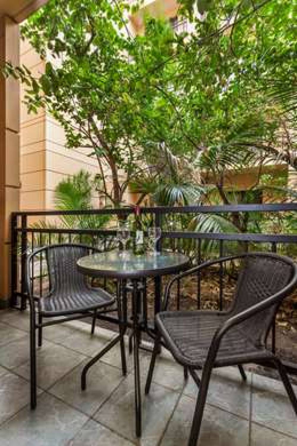 Best Western Northbridge Apartments 6