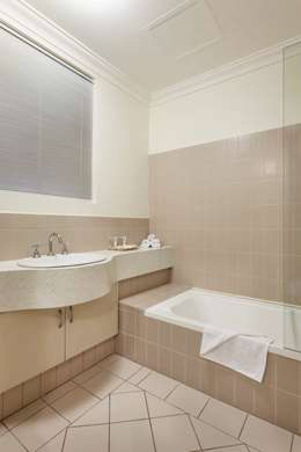 Best Western Northbridge Apartments 5