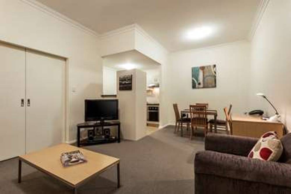 Best Western Northbridge Apartments 7