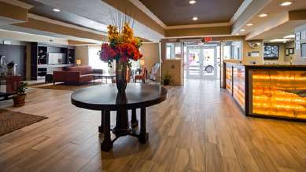 Best Western Plus Airport Inn & Suites 7