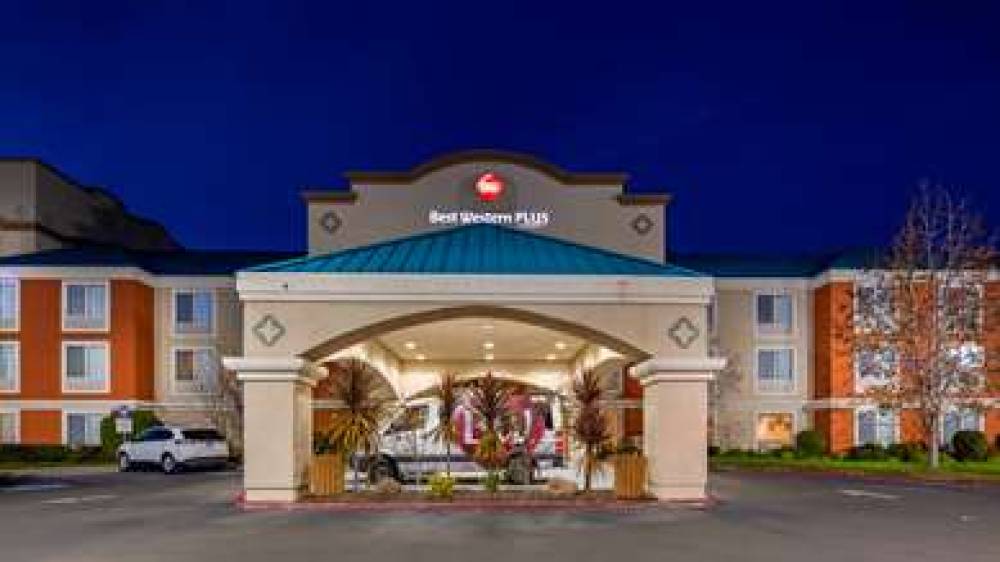 Best Western Plus Airport Inn & Suites 2