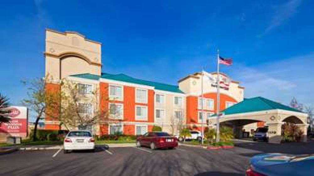 Best Western Plus Airport Inn & Suites 1