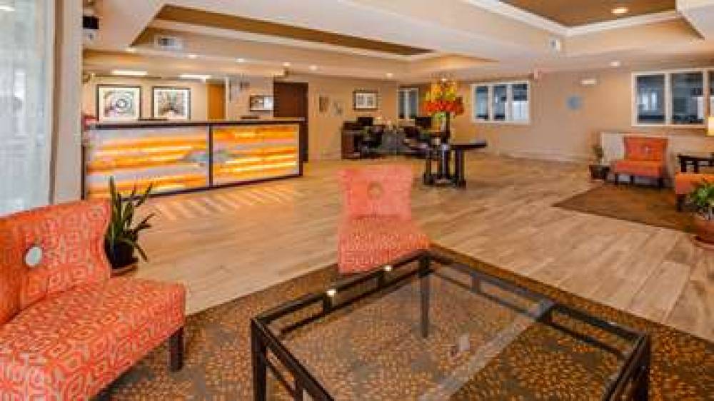 Best Western Plus Airport Inn & Suites 5