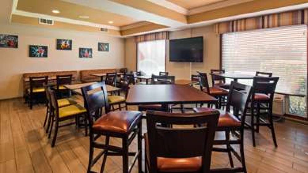 Best Western Plus Airport Inn & Suites 9