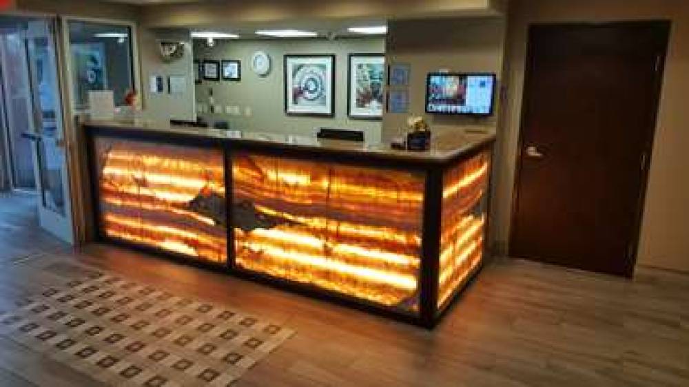 Best Western Plus Airport Inn & Suites 6