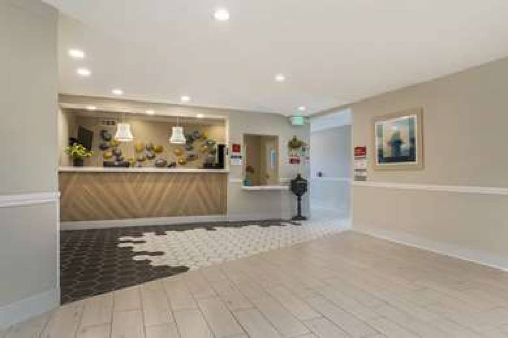 Best Western Plus All Suites Inn 4