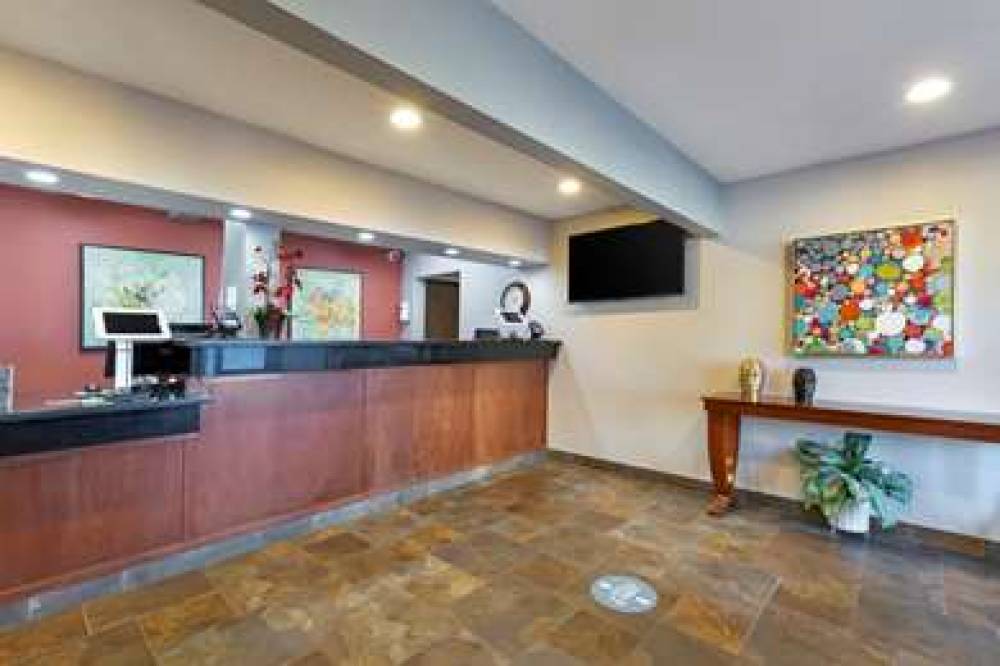 Best Western Plus Altoona Inn 2