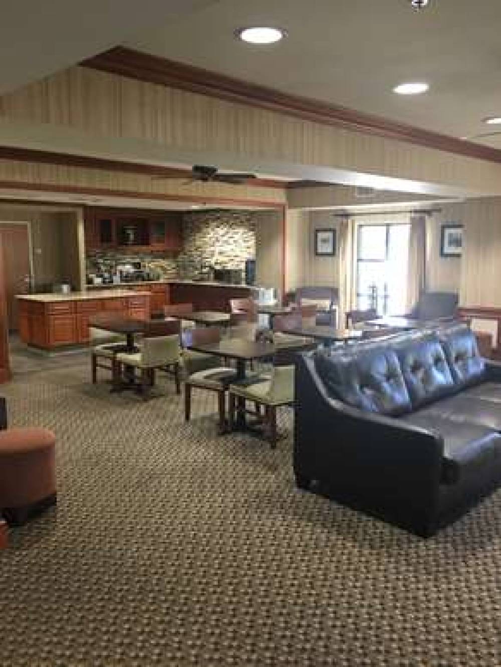 Best Western Plus Arrowhead Hotel 10