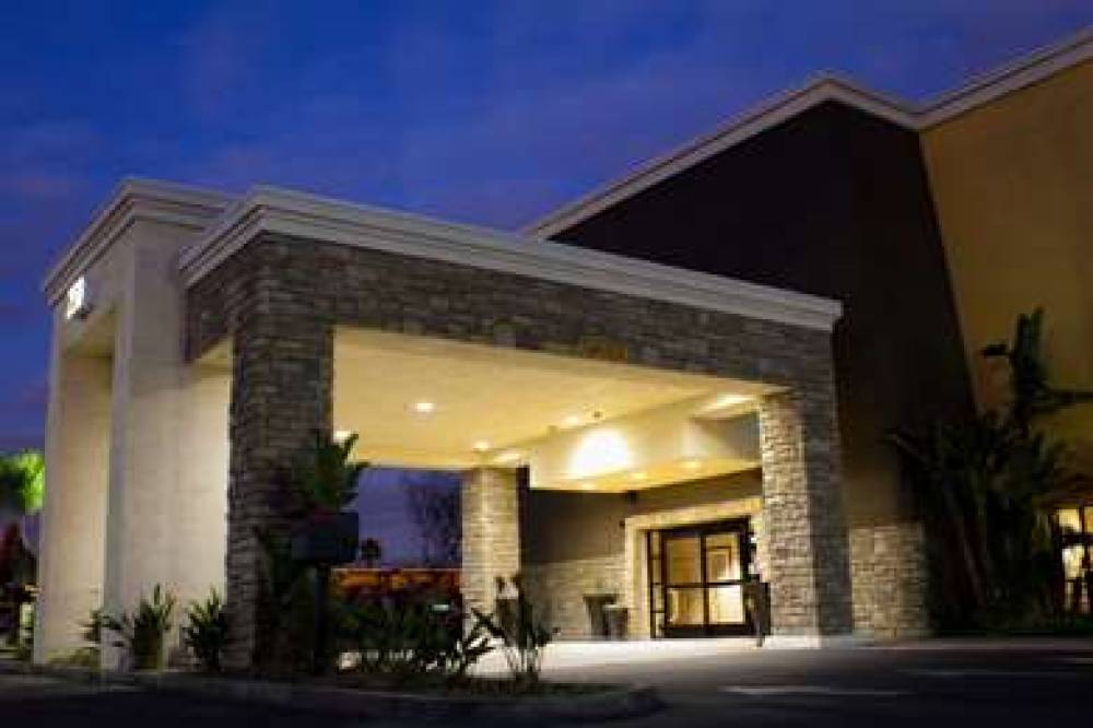 Best Western Plus Arrowhead Hotel 1