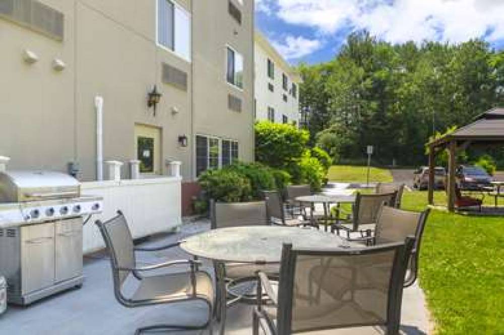 Best Western Plus Berkshire Hills Inn & Suites 3