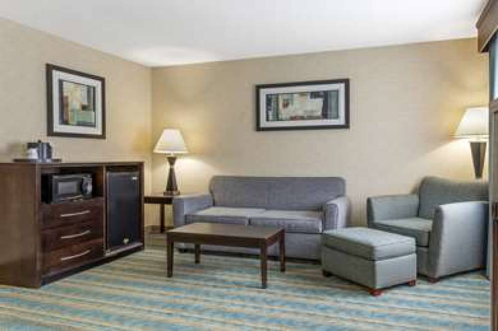 Best Western Plus Berkshire Hills Inn & Suites 4