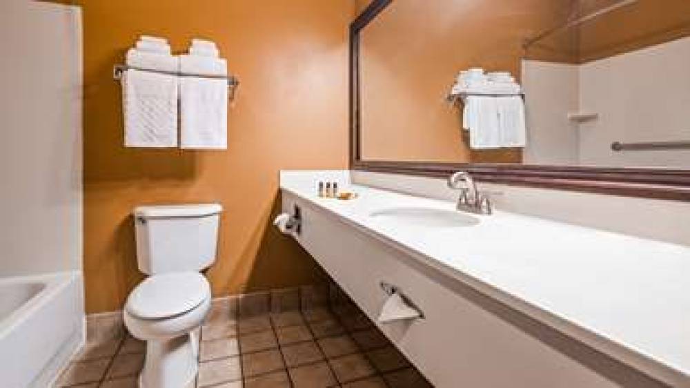 Best Western Plus Brandywine Inn & Suites 8