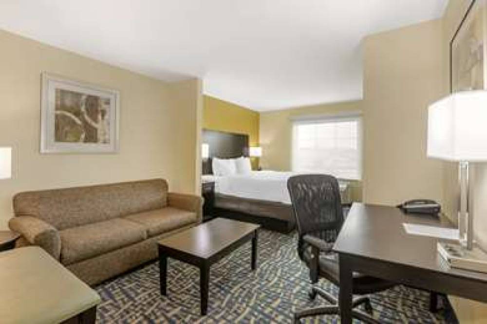 Best Western Plus Brunswick Inn & Suites 2