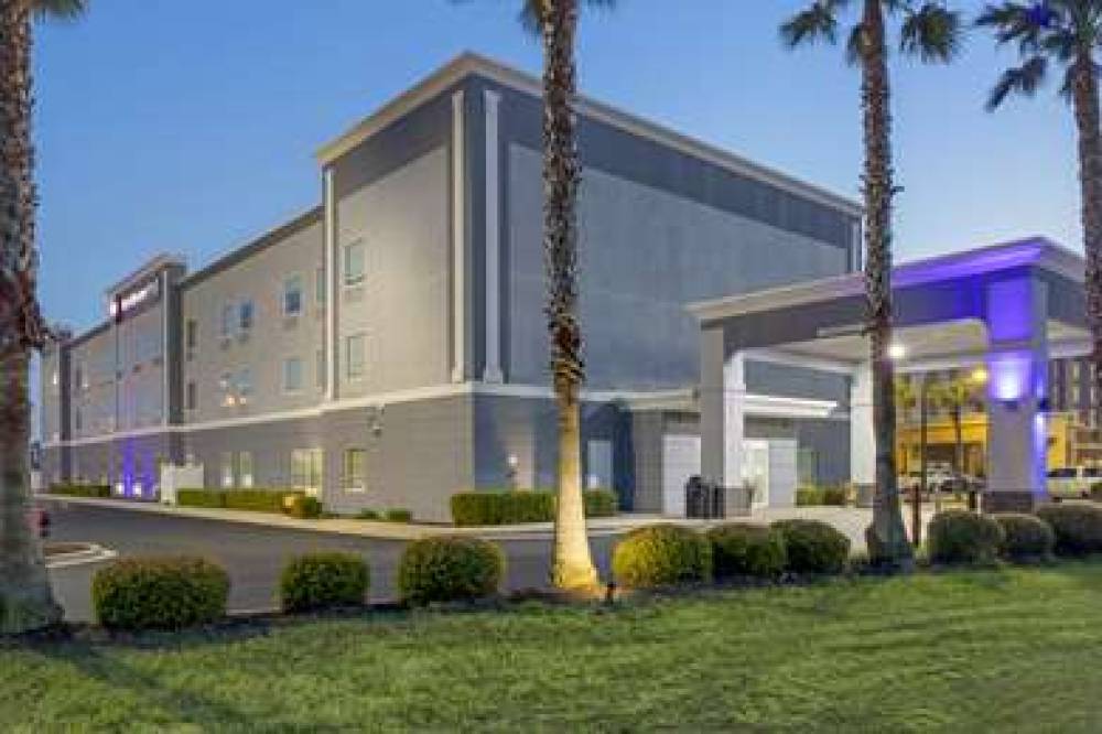 Best Western Plus Brunswick Inn & Suites