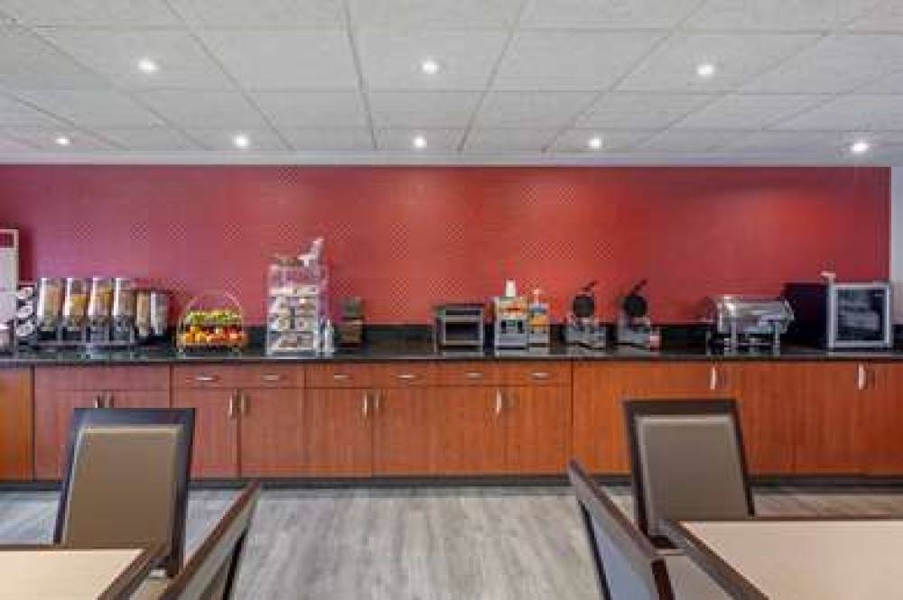 Best Western Plus Burlington Inn & Suites 9