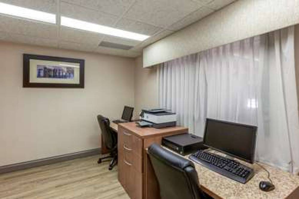 Best Western Plus Burlington Inn & Suites 7