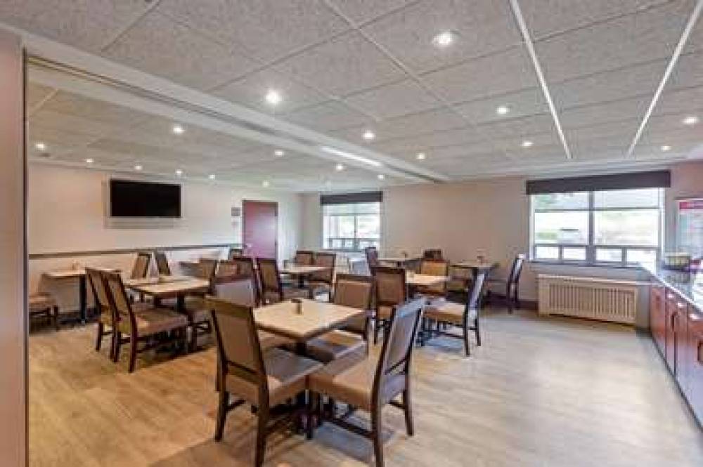 Best Western Plus Burlington Inn & Suites 10