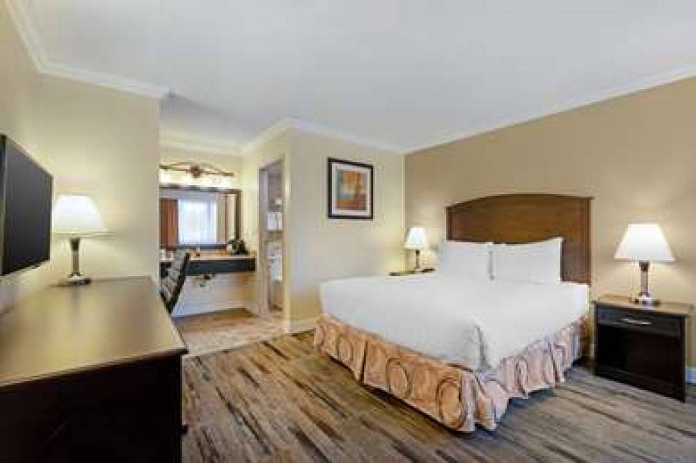 Best Western Plus Burnaby Hotel 10