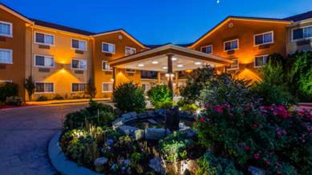 Best Western Plus Caldwell Inn & Suites 2