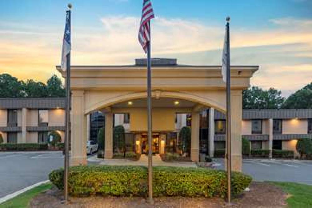 Best Western Plus Cary Inn - NC State 2