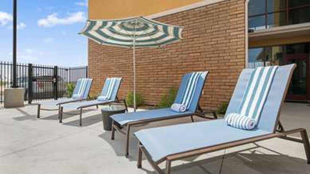 Best Western Plus Chandler Hotel & Suites 8