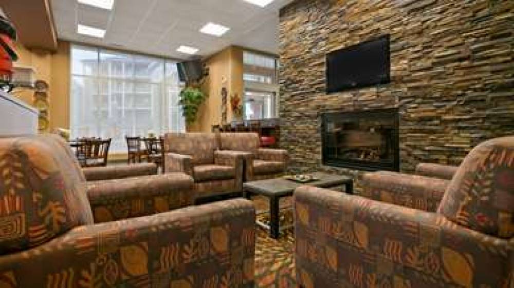 Best Western Plus Chateau Inn Sylvan Lake 3