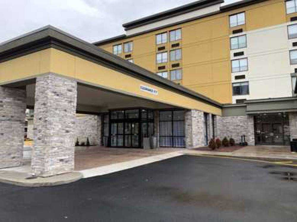 Best Western Plus Clarks Summit Scranton 2