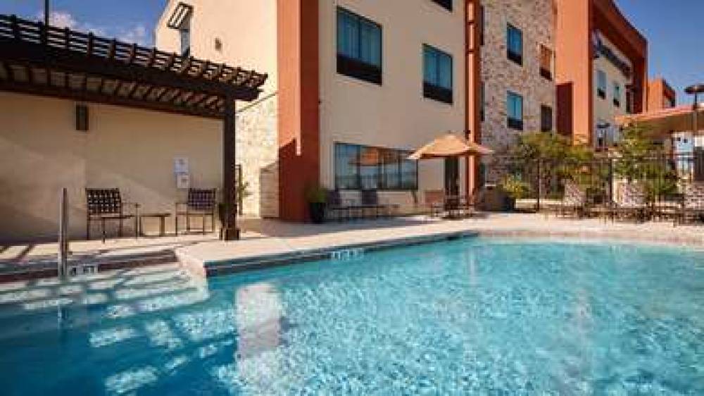 Best Western Plus College Station Inn & Suites 3