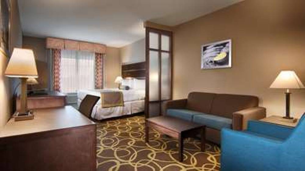 Best Western Plus College Station Inn & Suites 4