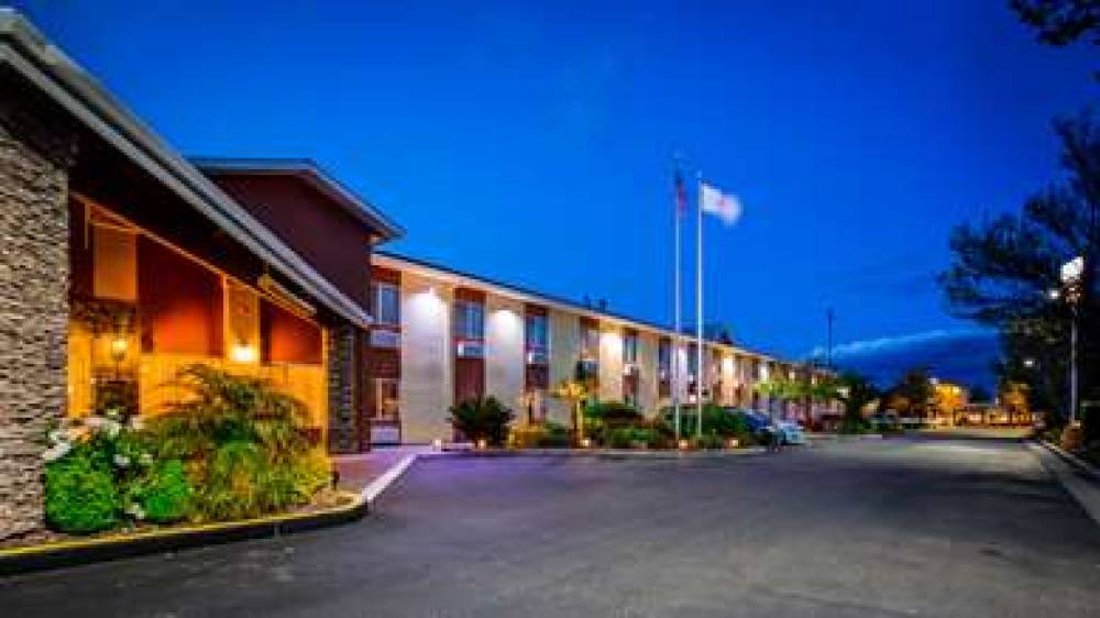 Best Western Plus Corning Inn 1