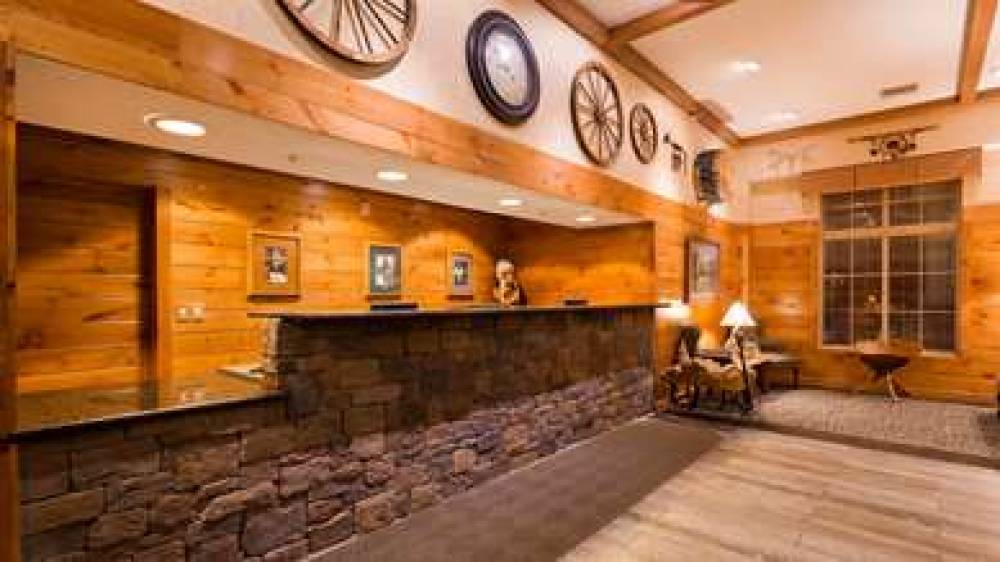 Best Western Plus Crossroads Inn & Suites 6