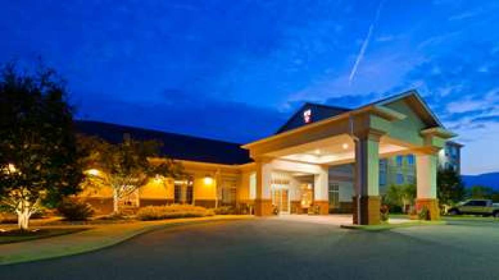 Best Western Plus Crossroads Inn & Suites 2