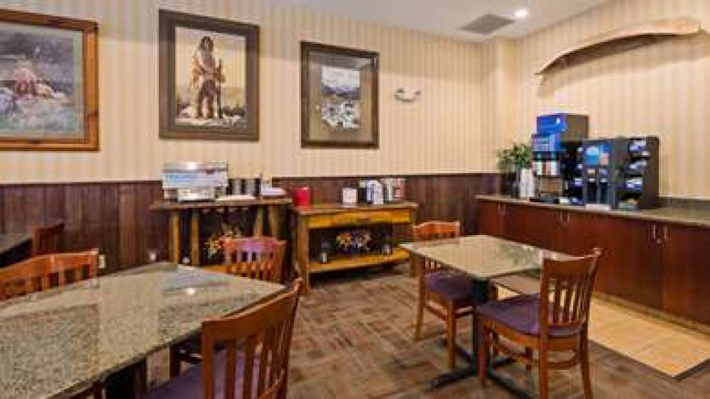 Best Western Plus Crossroads Inn & Suites 9