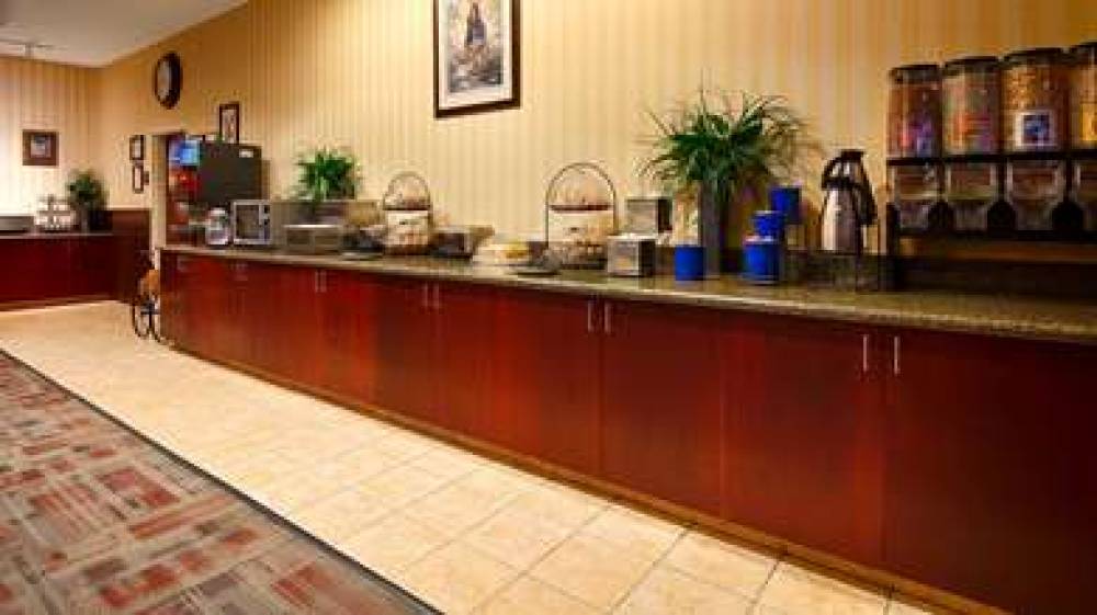 Best Western Plus Crossroads Inn & Suites 10