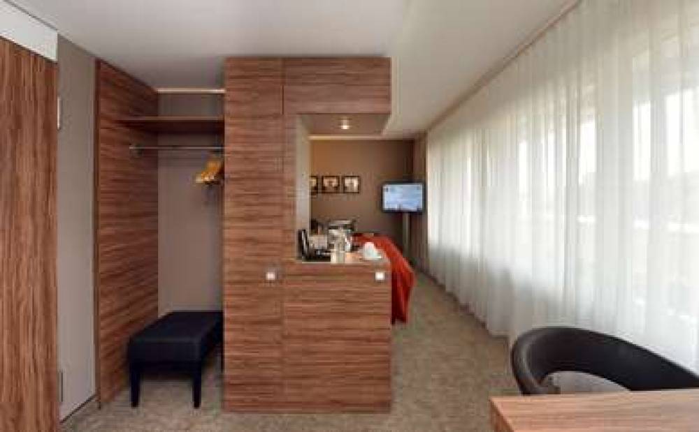 Best Western Plus Delta Park Hotel 7