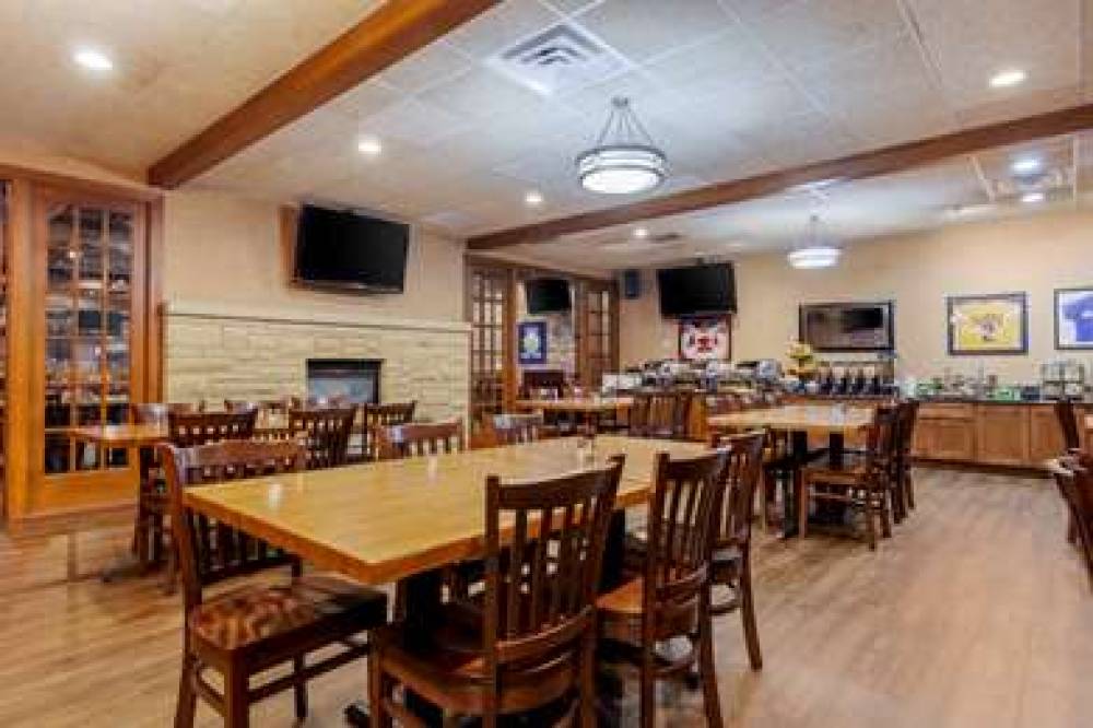 Best Western Plus Dubuque Hotel & Conference Center 10