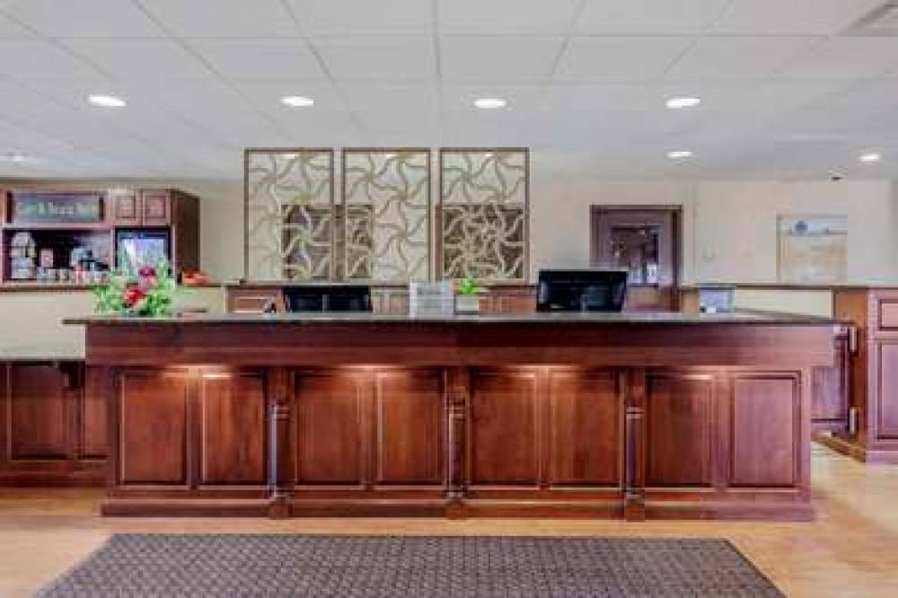 Best Western Plus Dubuque Hotel & Conference Center 3